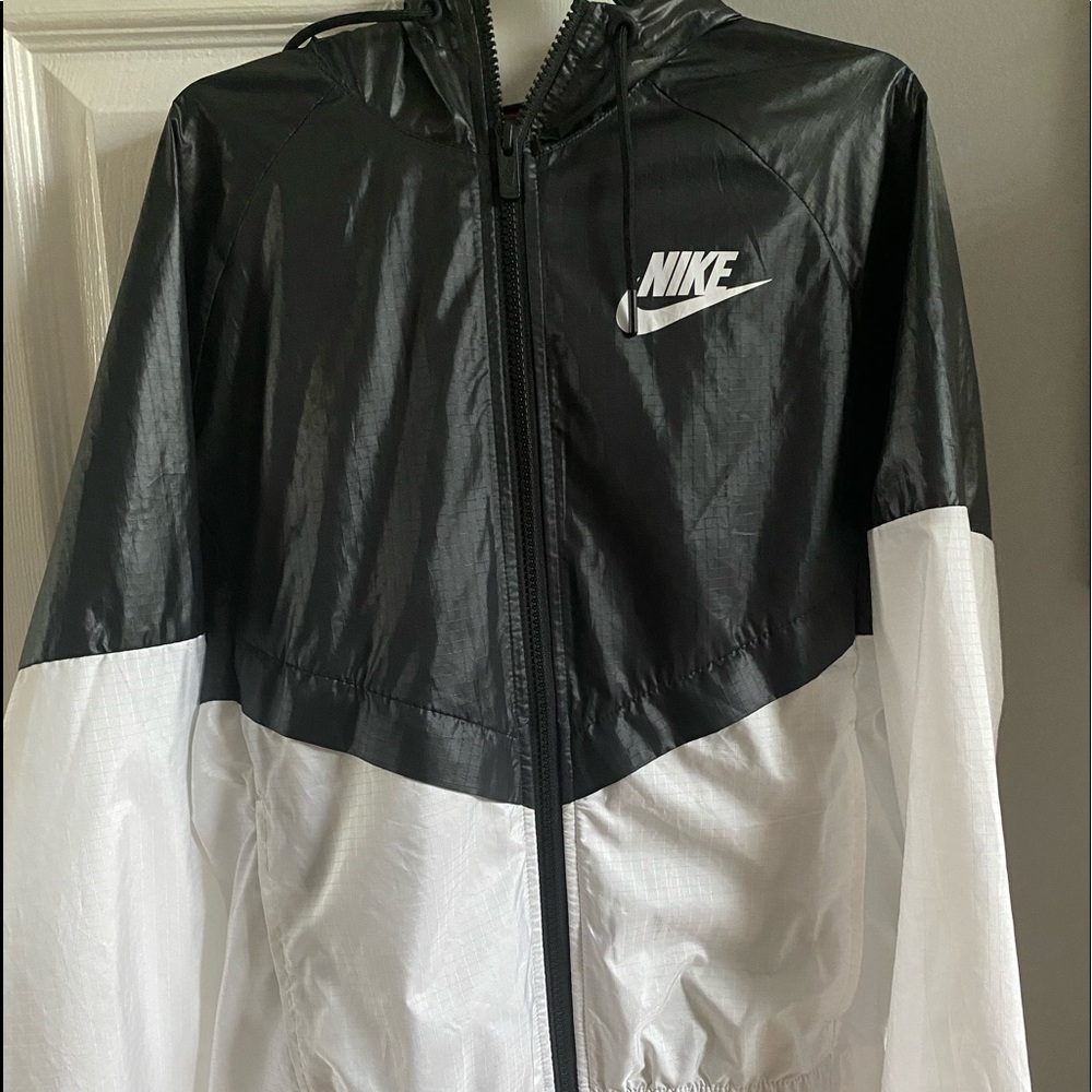 Nike hooded windbreaker